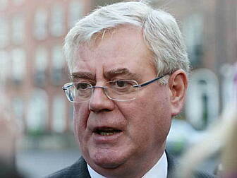 Gilmore resigns as Labour lead...